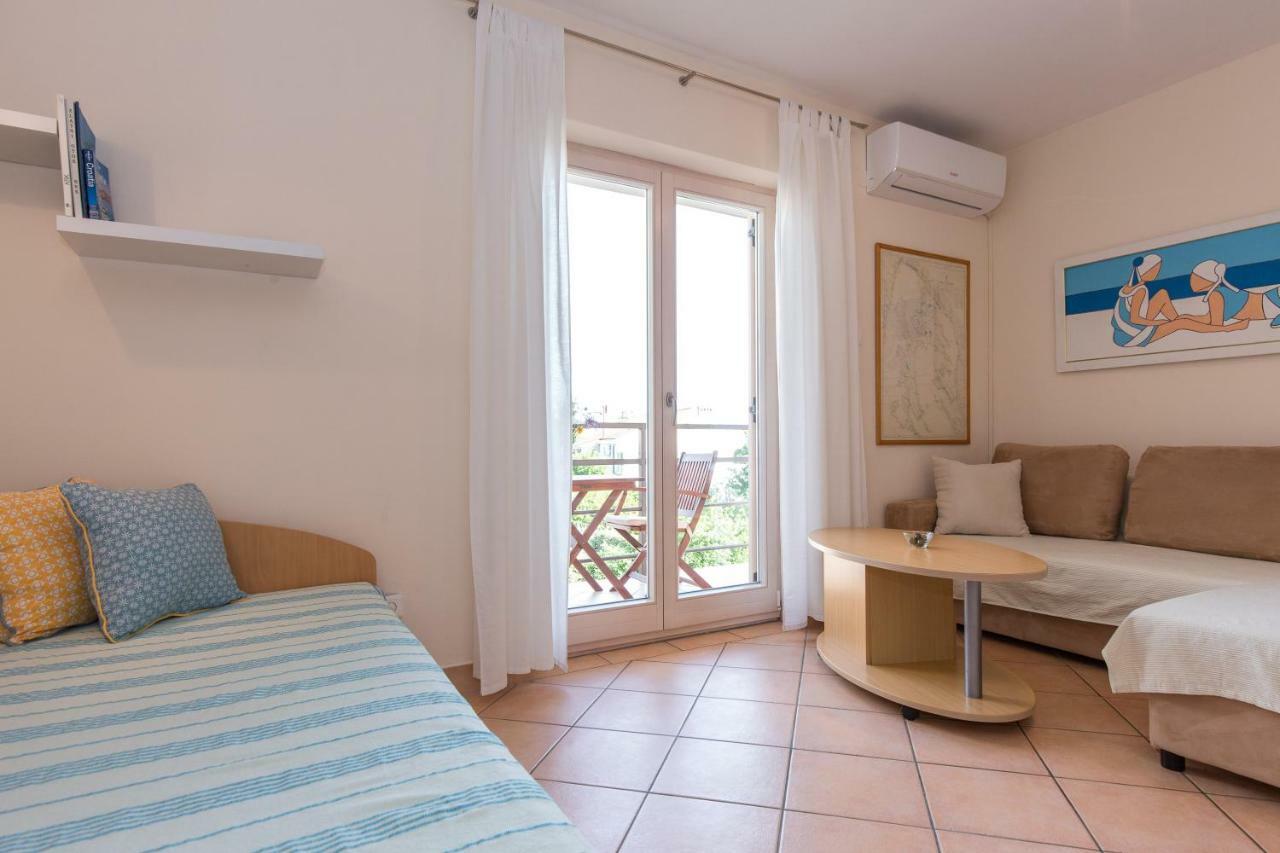 Apartments Marta Krk Town Exterior photo