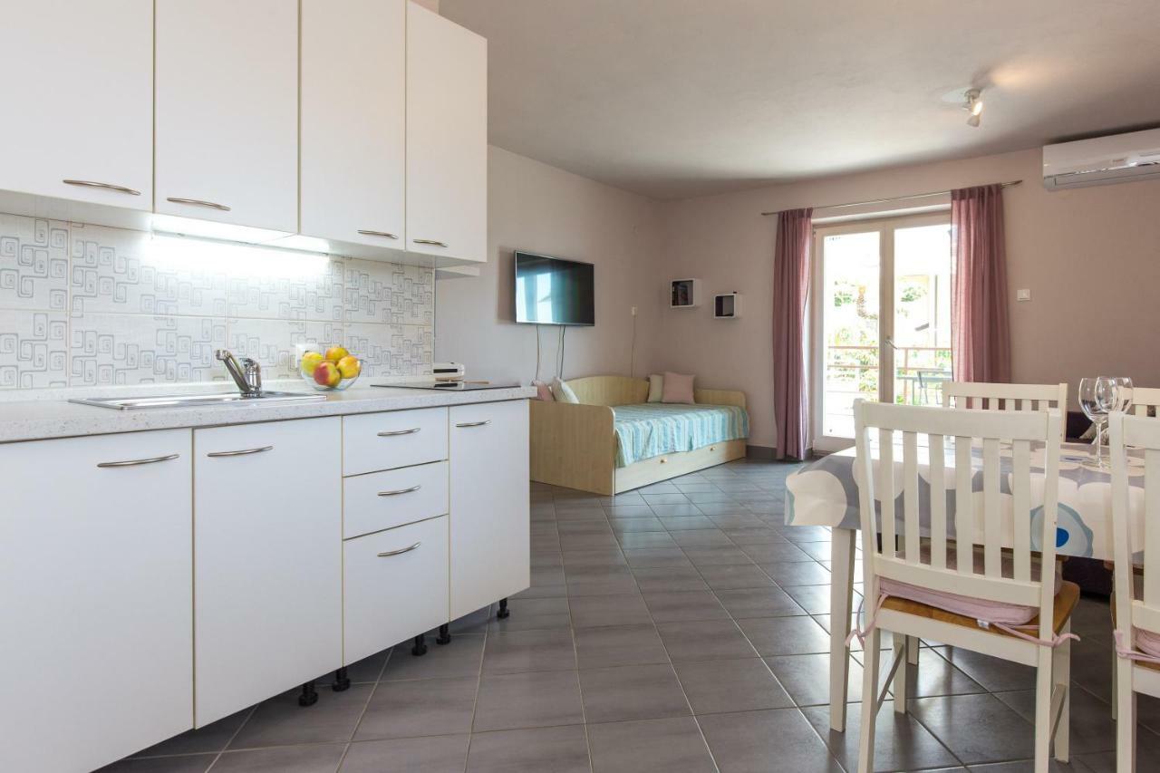 Apartments Marta Krk Town Exterior photo